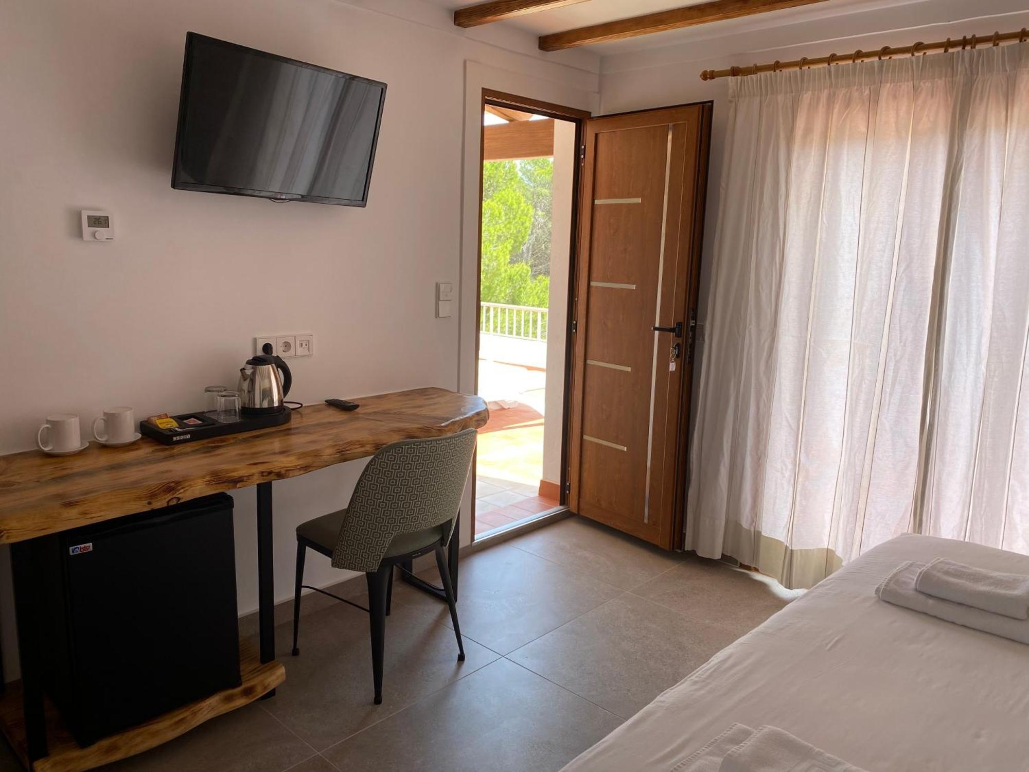 Hostal Restaurante Pou des Lleó Sant Carles de Peralta Quarto foto