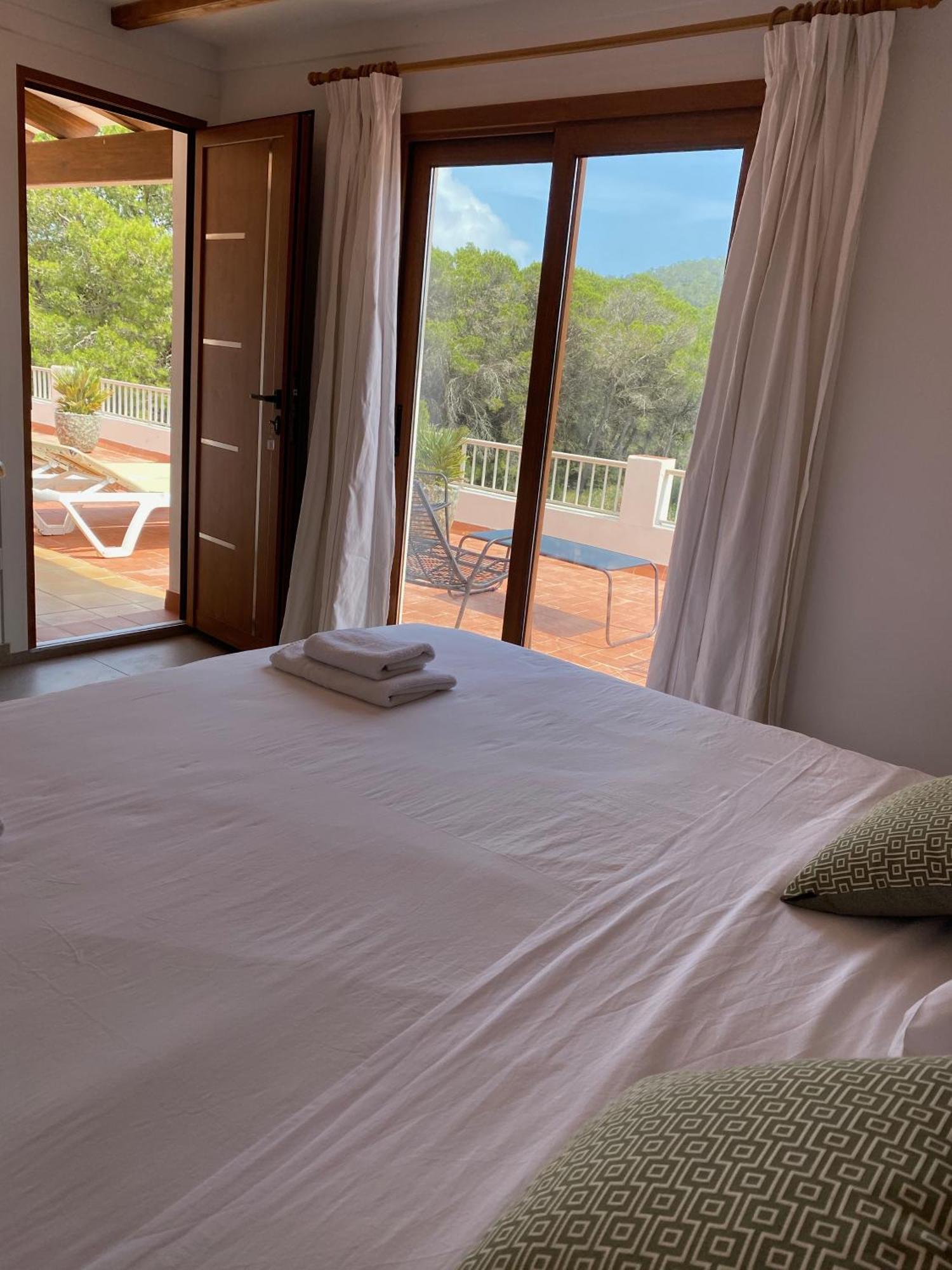 Hostal Restaurante Pou des Lleó Sant Carles de Peralta Quarto foto