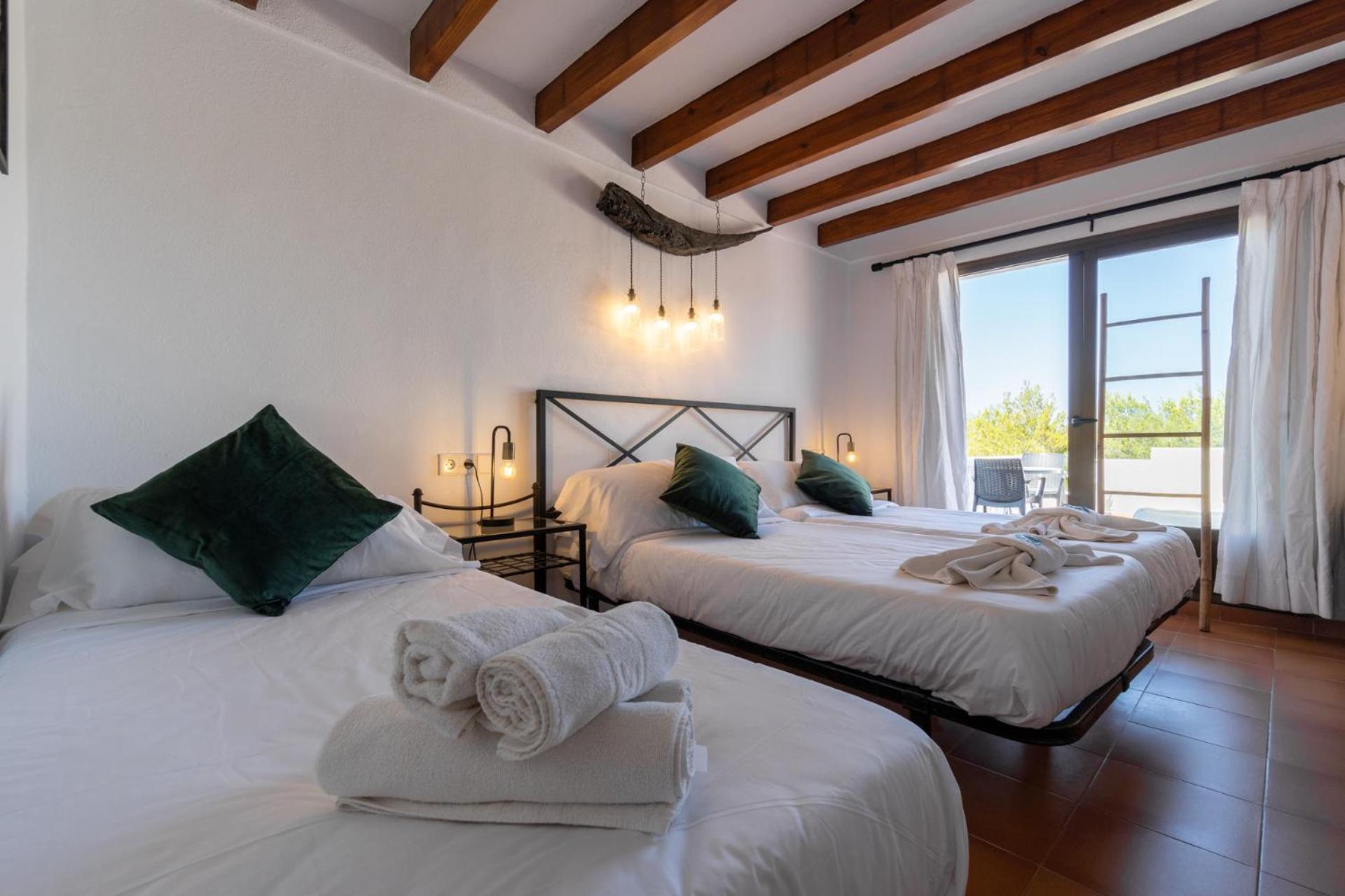 Hostal Restaurante Pou des Lleó Sant Carles de Peralta Quarto foto