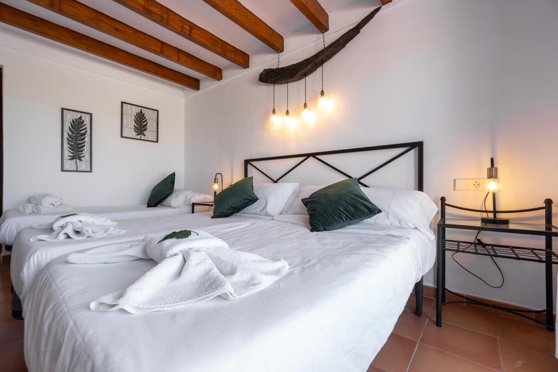 Hostal Restaurante Pou des Lleó Sant Carles de Peralta Quarto foto