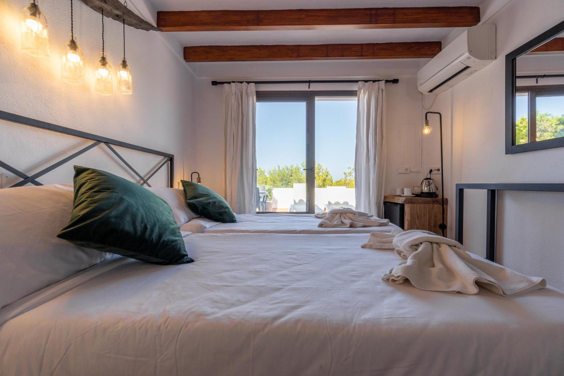 Hostal Restaurante Pou des Lleó Sant Carles de Peralta Quarto foto